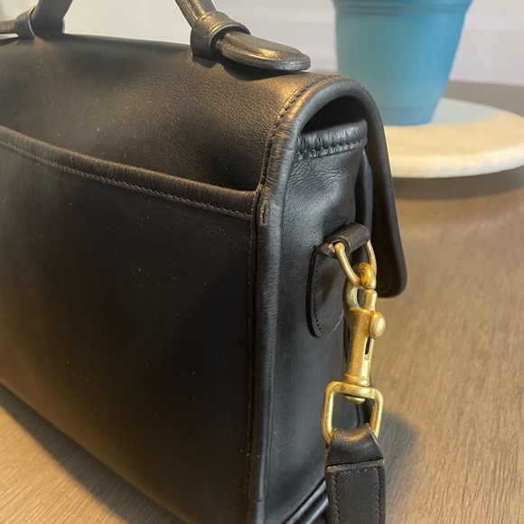 Vintage Coach Court 9870 Crossbody Bag - Picture 8 of 10